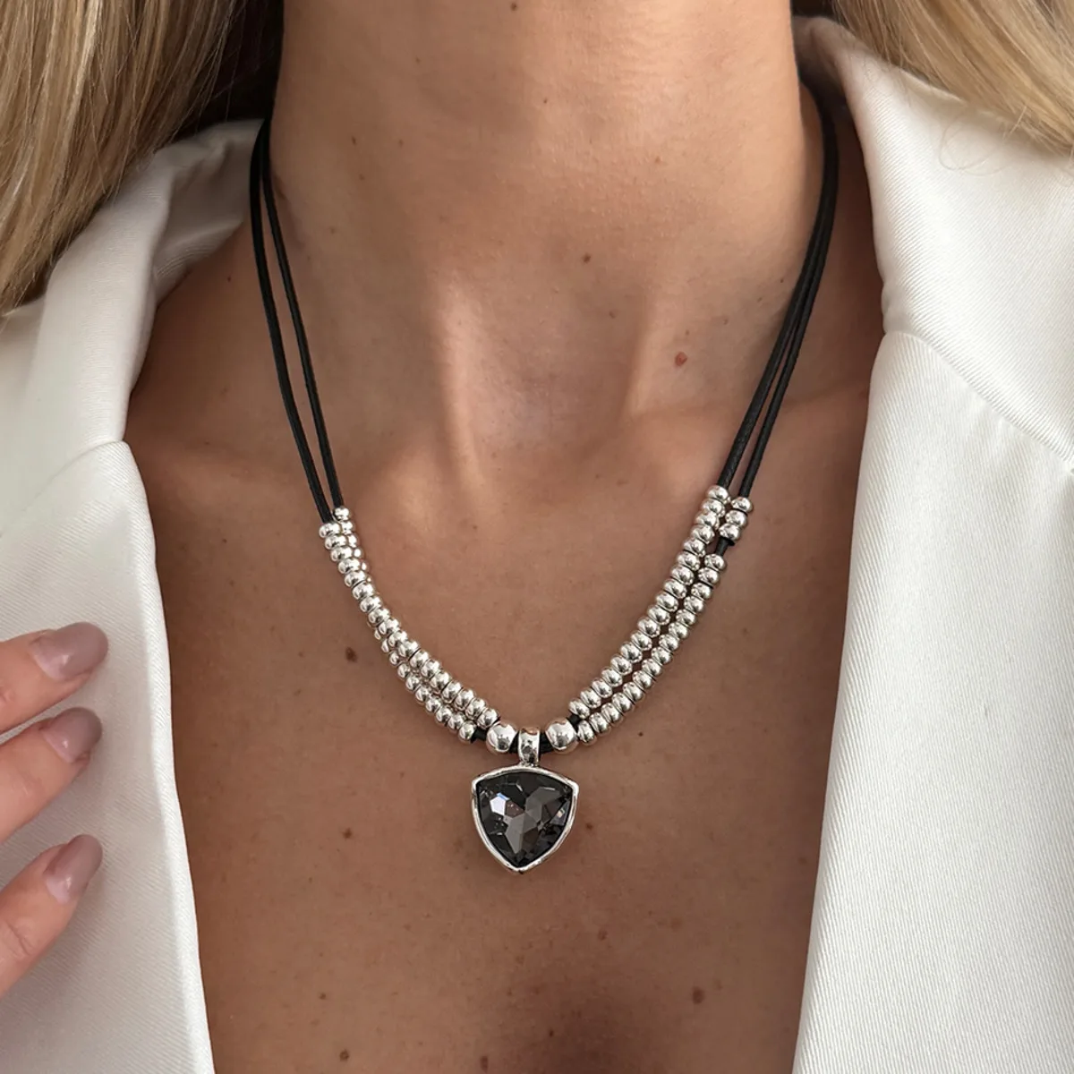 

SHIXIN Trendy Shiny Acrylic Rhinestones Heart Pendant Necklace Women Retro Stacked Leather Rope Chain Beads Choker Necklace Gift