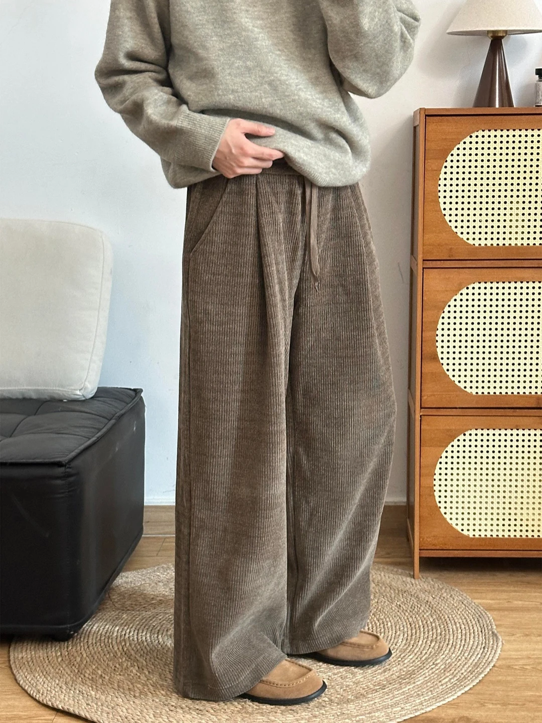 

Мужские вельветовые брюки-джоггеры на осень-зиму: свободные, комфортные, в американском стиле, с широкими штанинами, для повседневной носки