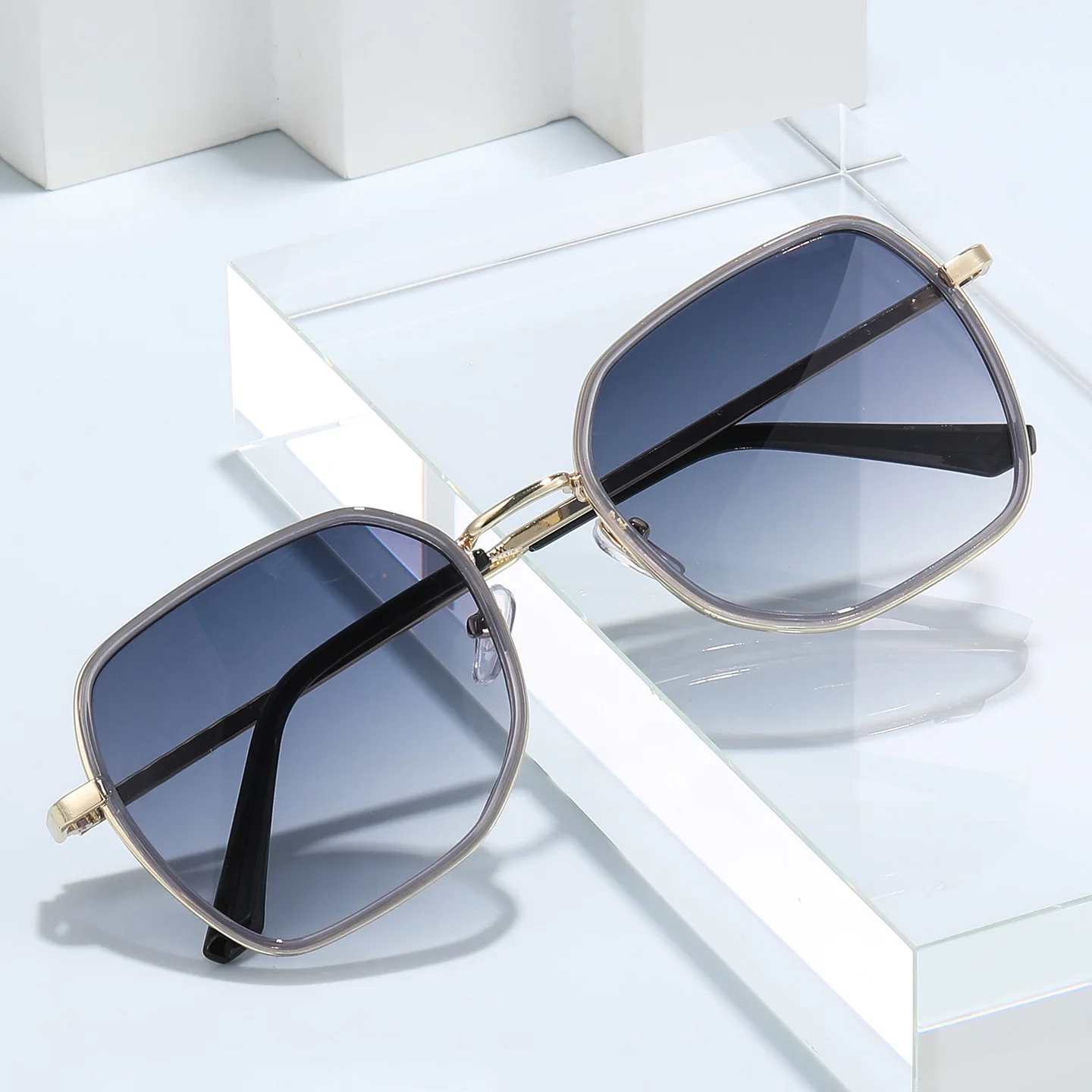 UV-beständige Sonnenbrille, moderne Sonnenbrille aus Polycarbonat und Metall, Damen-Sonnenbrille, elegant für modisches Outfit, Reisen, Autofahren – Detail 9