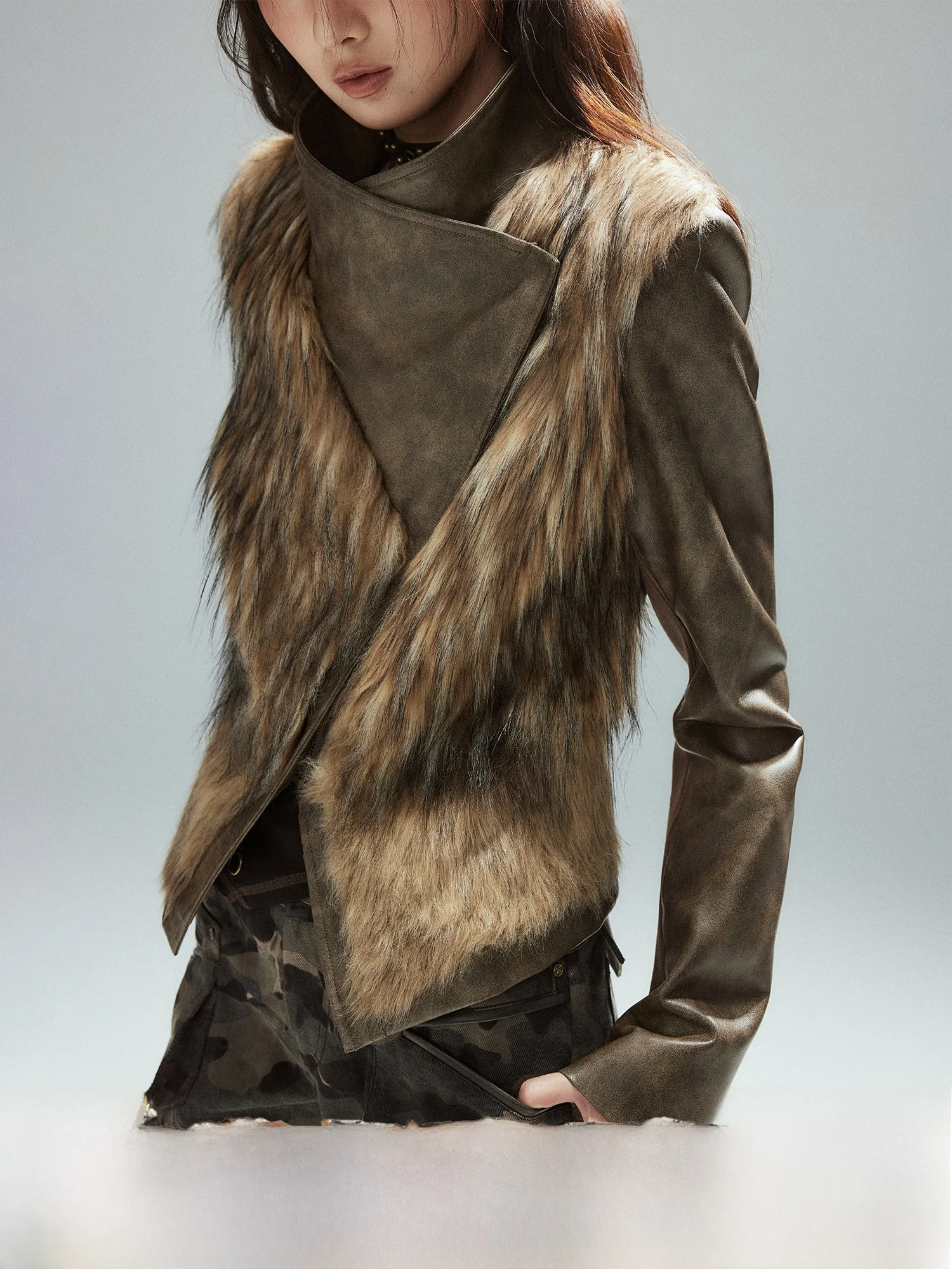 

Женская укороченная куртка Low Pixel с меховой отделкой, на молнии, асимметричным подолом, из полиэстера и спандекса, в уличном стиле