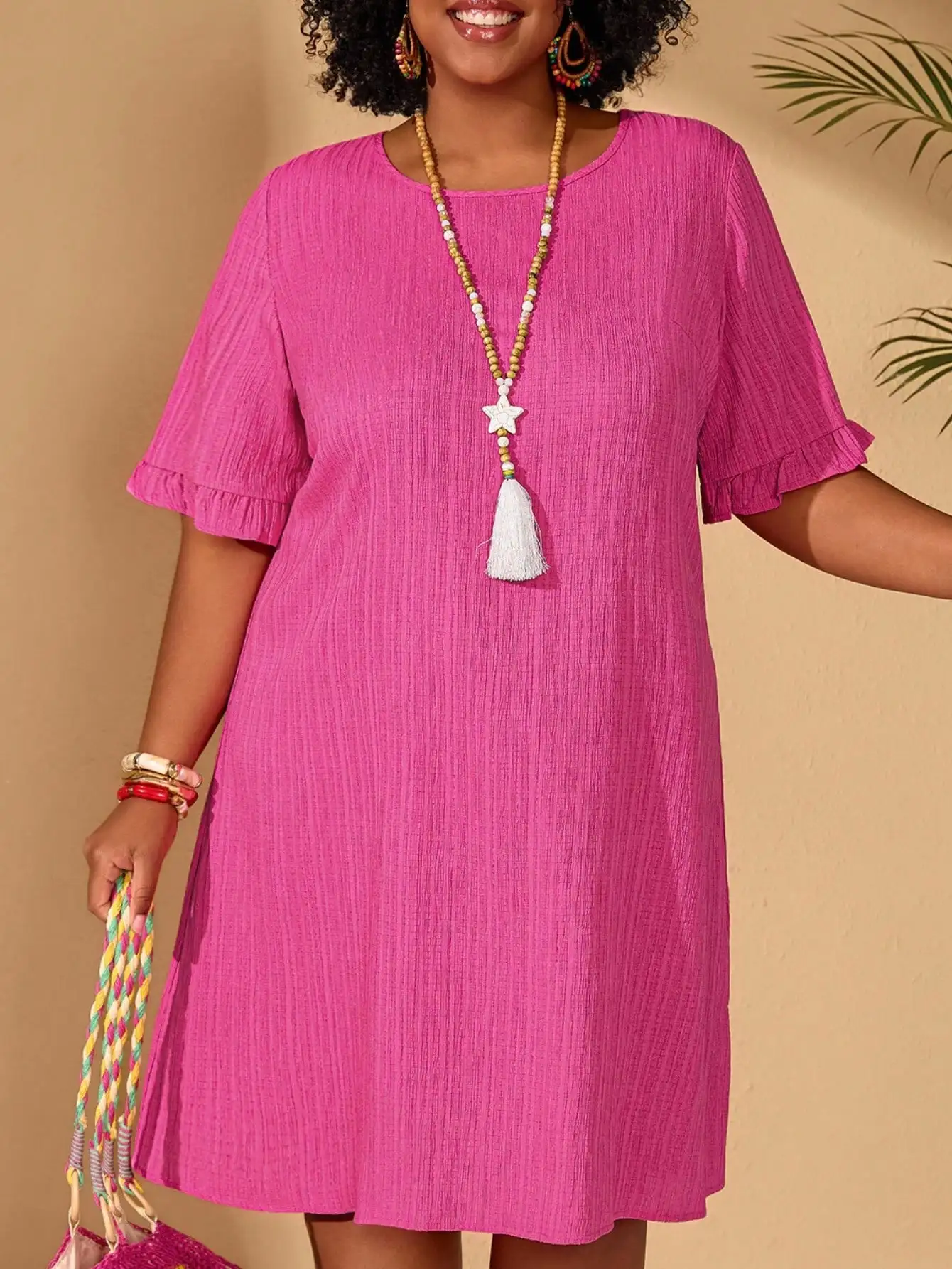 

Платье свободного кроя с круглым вырезом и короткими рукавами, однотонное, для летнего отдыха, больших размеров.