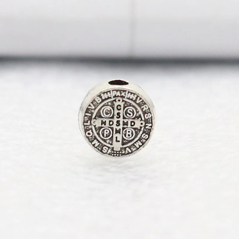 50 Teile/los Katholischen Christian Jesus Perforierte CSPB ERSCHEINT St. Benedict 0,9 cm Runde Perlen Religiöse DIY Rosenkranz Halskette Teil Zubehör – Detail 4
