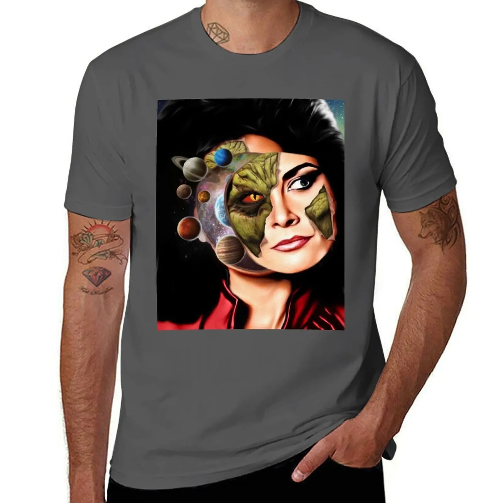 

Reptile Alien Visitor Diana Surreal V Inspired Painting T-Shirt Soft Cotton Print T-Shirt
