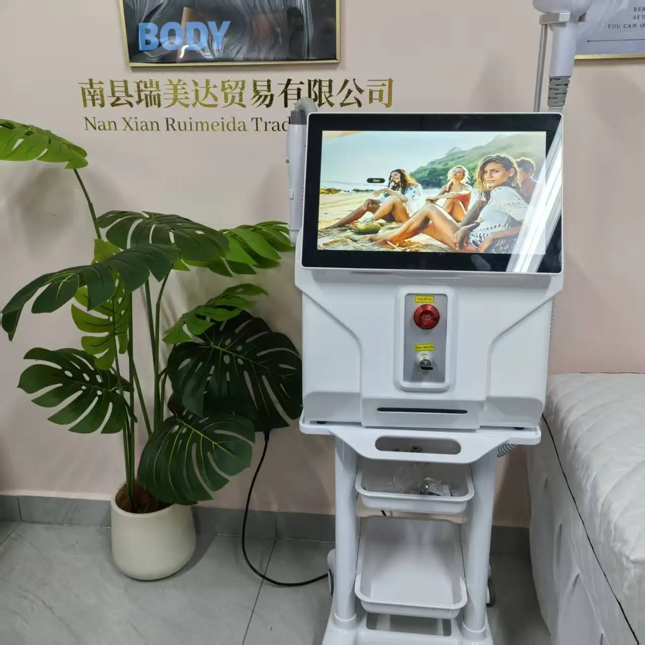TitaniumTechnology Cooling System PICO Tattoo Removal  2-In-1  Diode 755 808 940 1064NM Hair Removal Machine