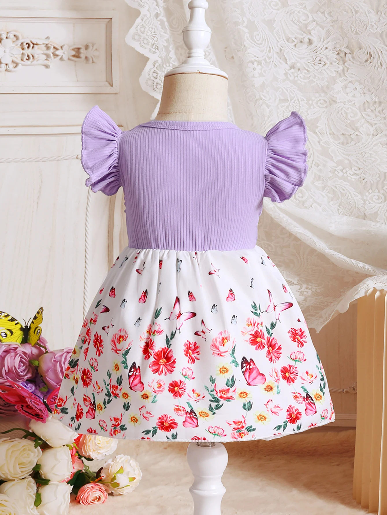 Girls' Summer Floral Dress, Light Purple Ribbed Fabric with Small Flutter Sleeves and Patchwork Design, Skirt with Fresh Floral and Butterfly Prints, Soft Fabric, Cute and Sweet Princess Style, Suitable for Daily Outings, Vacation Trips, and Photo Shoots, Adorable Baby Dress
