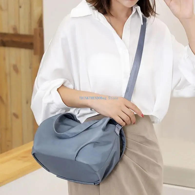 

63HC Compact Nylon Shoulder Bag Fashionable Handbag for Fashion forward Women