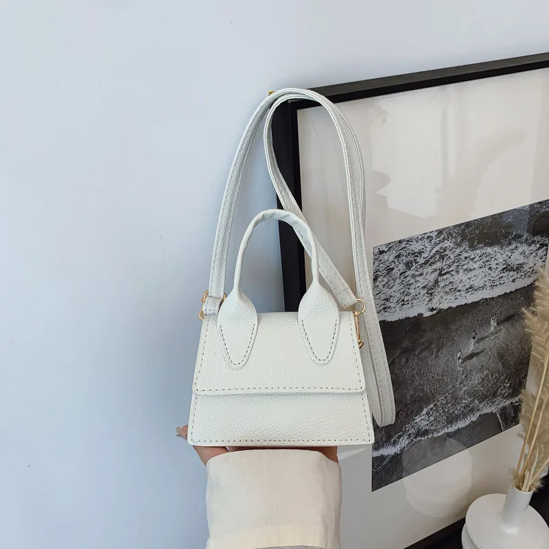 

Solid Color and Texture Simple Handbag Mini Handbag 2025 Spring New Korean Version Fashion Messenger Bag Mouth Red Envelope