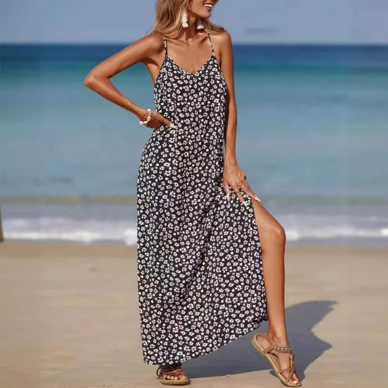 

Платье на бретелях с разрезом и принтом нового стиля