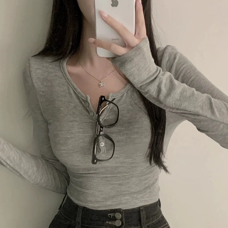 قميص بأكمام طويلة ضيق الخصر، تصميم جديد لخريف وشتاء دونغدا جيت، قميص محبوك رقيق بياقة شبه مفتوحة وأكمام مطوية، نمط كوري بلون ...