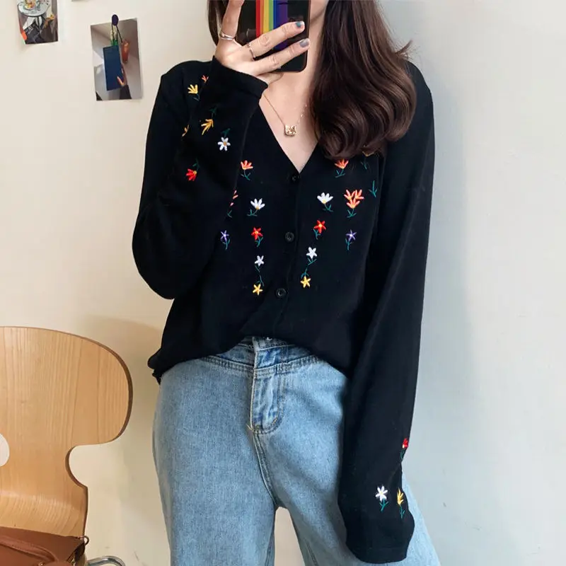 2024 New Autumn Woman's Clothing Loose Fashion Well-designed V-neck Embroidered Knitted Sweater Niche Thin Unique OL Casual Chic