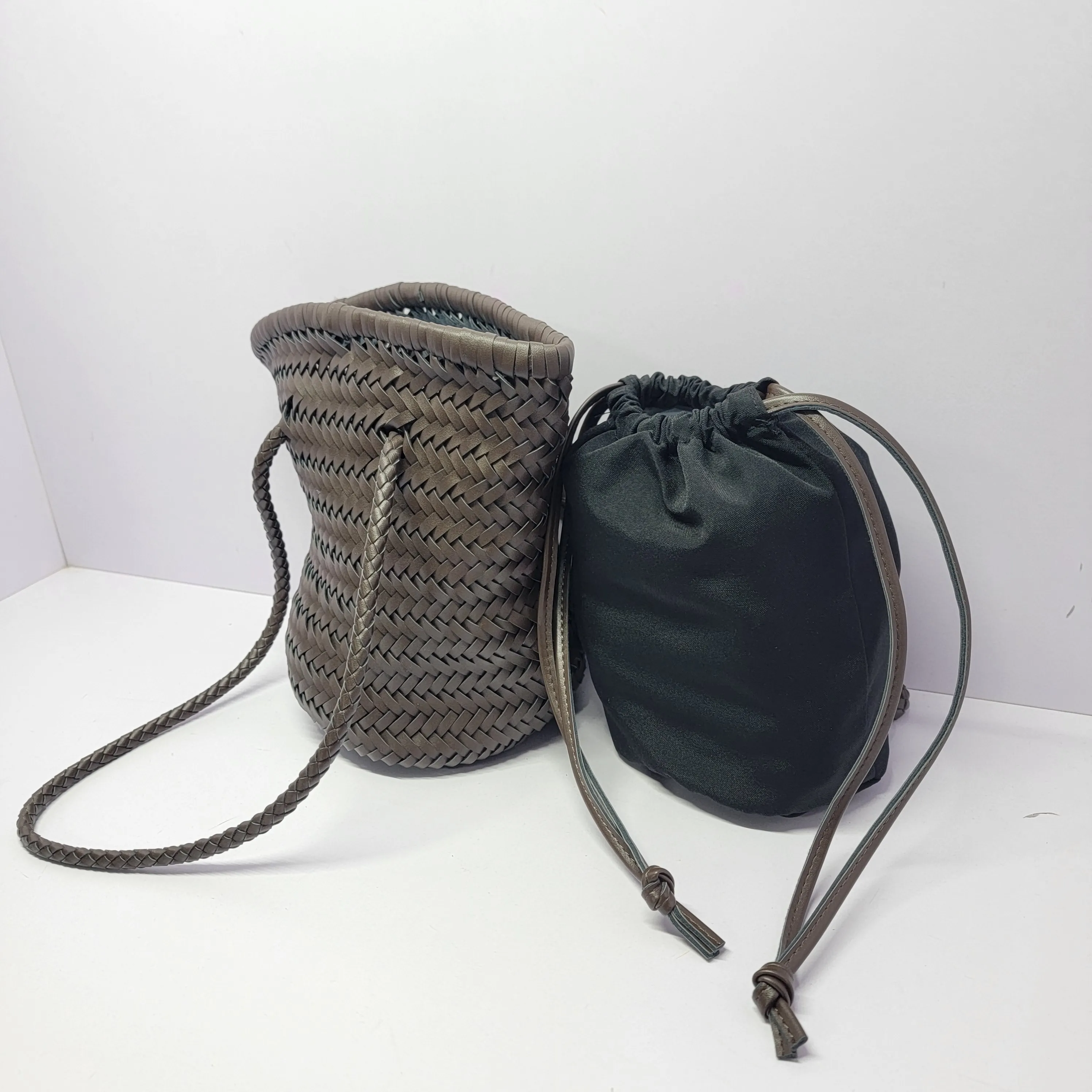 Niche Designer Luxury Retro Vegetable Basket Woven Bag High-end Fashion Armpit Bag Personalized Fashion Portable straw Bag