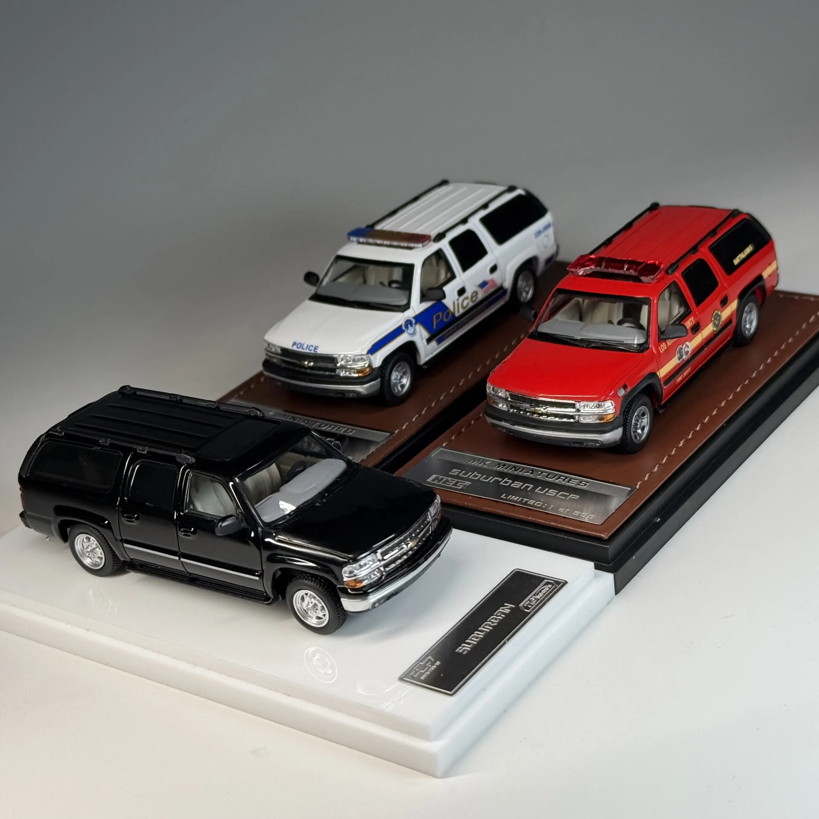 modele-de-voiture-en-alliage-chevrolet-saab-van-police-echelle-1-64-pour-exposition-moule-sous-pression