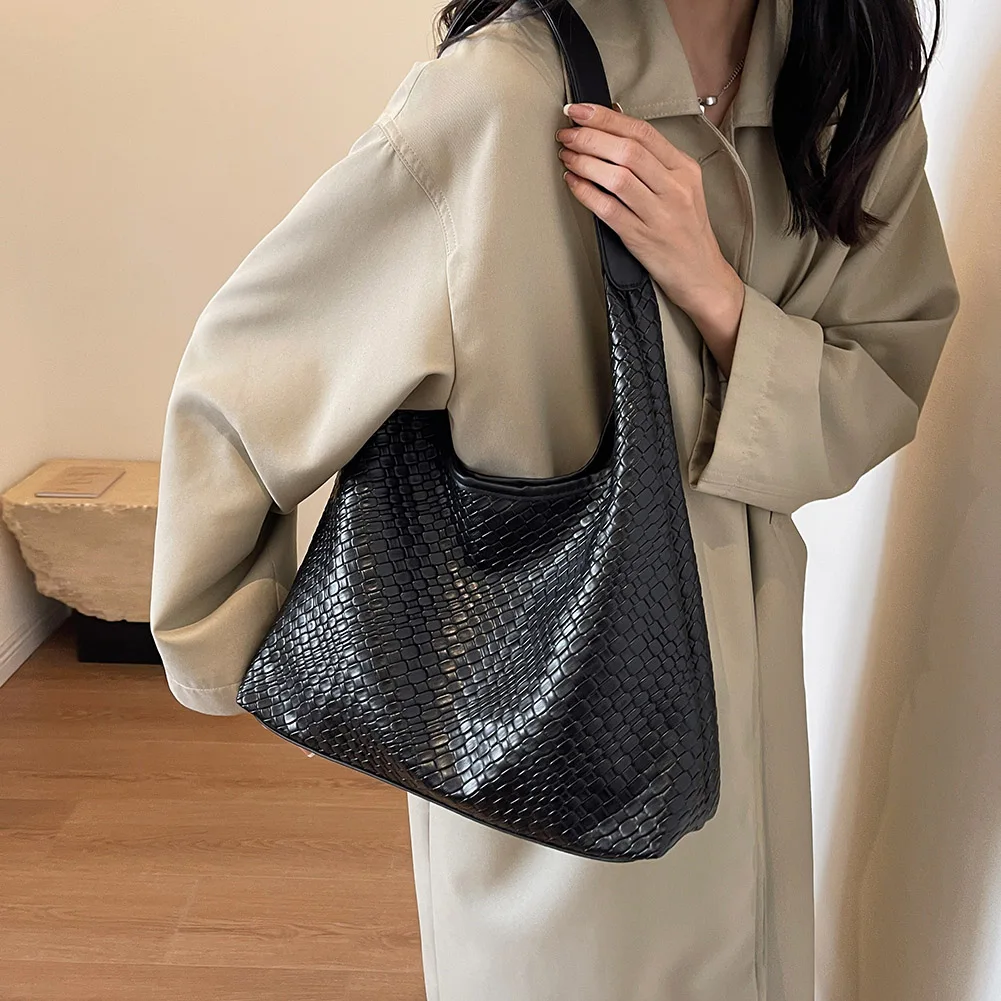 Women Soft Shoulder Bag Fashion Woven Hobo Bag Large Capacity Leather Tote Handbag Braided Satchel Bag Commuting Bag