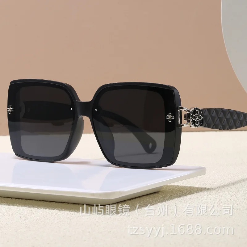 

2025 новые квадратные поляризованные солнцезащитные очки для женщин, большая оправа с защитой от ультрафиолета, модные модные, хит продаж премиум-класса, универсальные ​