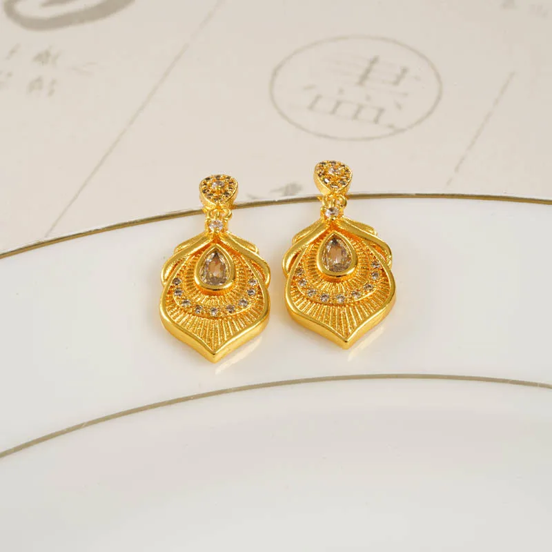 

Sparkling Diamonds Luxury Diamond Peacock Tail Earrings For Women 24K Gold AU999, shiny diamonds brighten your ears