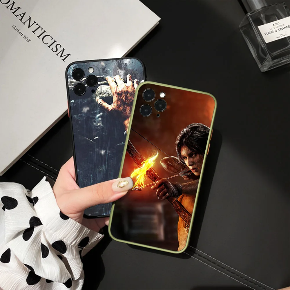 Phone Case For iPhone 16 Plus 15 Pro Max 14 7 8 Plus XR SE 11 12 13 Mini X XS 16Pro Tomb Raider Black Translucent Cover