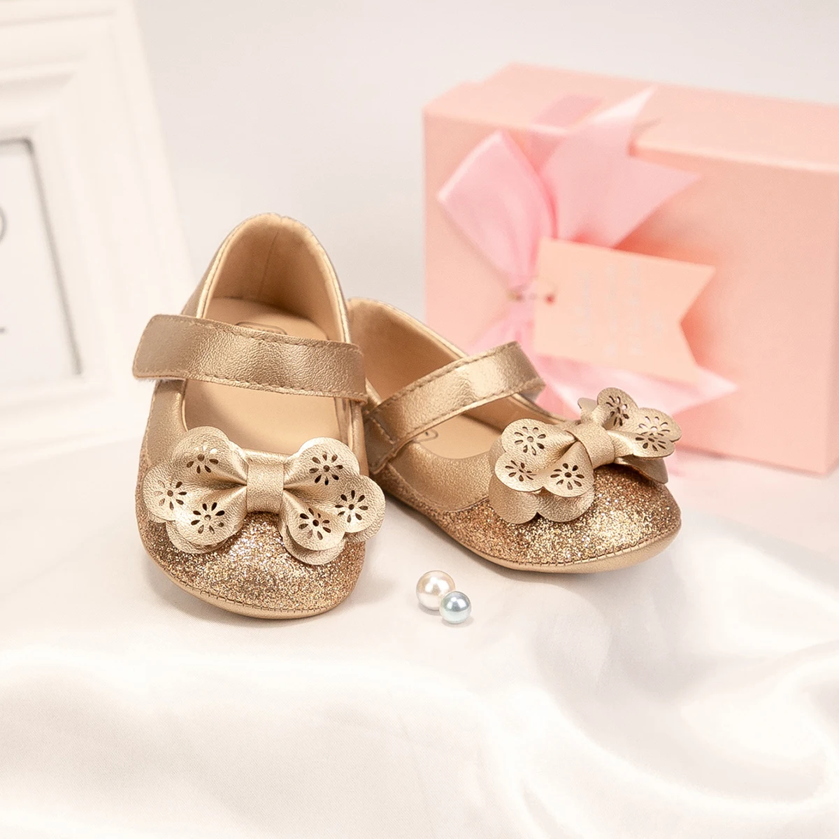 KIDSUN Baby Mädchen Schuhe Gold Schleife Prinzessin Kleid Schuhe Rutschfeste Gummi Weiche Sohle Flache Lauflernschuhe Neugeborene Mary Janes