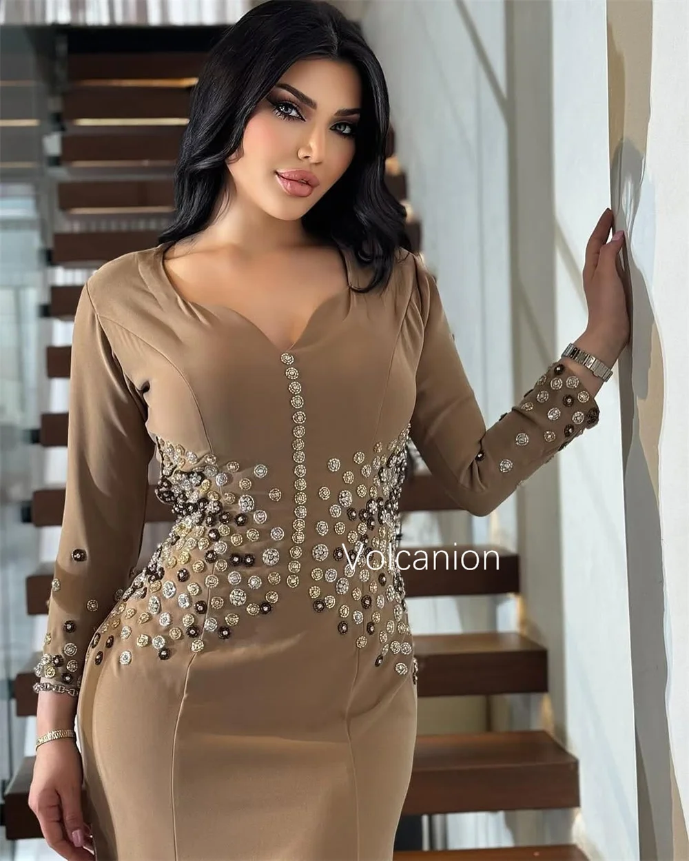 تخصيص جيرسي مطرزة الخامس الرقبة ألف خط فساتين طويلة مخصصة مناسبة حزب الأحجام الكلاسيكية الرجعية المتاحة