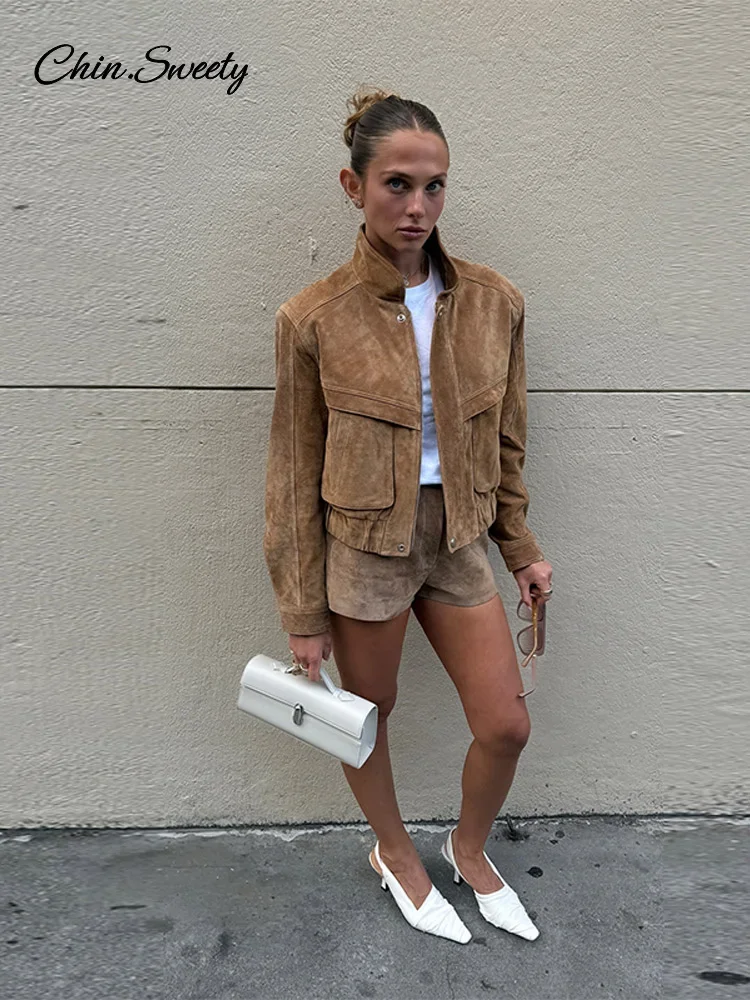 Damski Zestaw Jesienny 2025: Zamszowe Szorty, Kurtka z Długim Rękawem, Kieszeniami na Zamek, Szerokie Nogawki, Modny Brązowy Komplet Dwuczęściowy