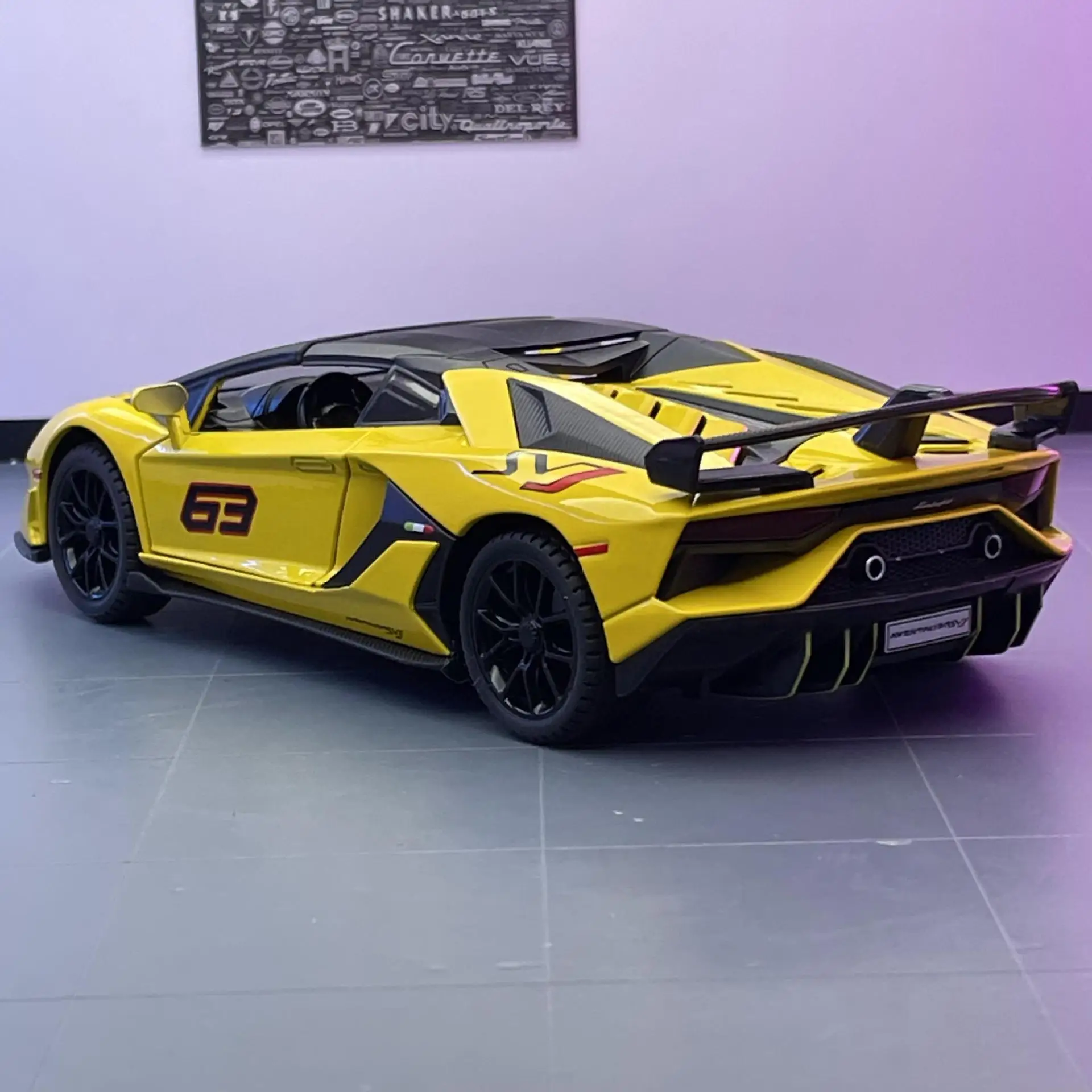 1:24 SVJ63 Sports Sound And Light Feedback Toy Car Music Model Ornament Diecast Alloy Car Model Collectible