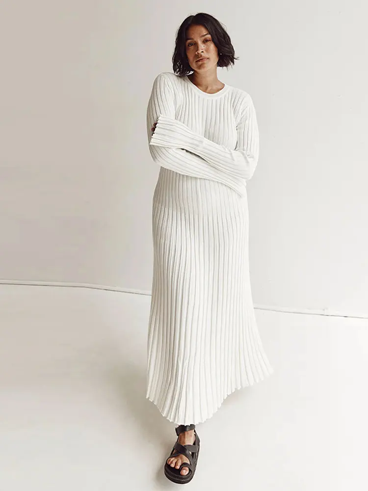 Solid Color Round Neck Long Sleeved Knitted Dress Women Pleated Slim White Long Robes 2023 Summer Lady Office Streetwear Vestido