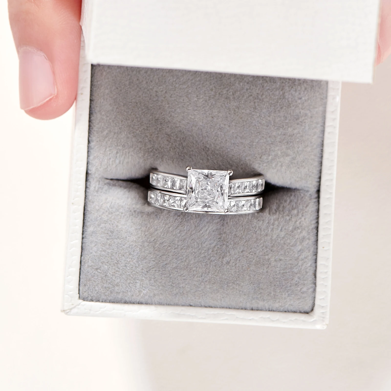 Newshe 2 Stück klassische Eheringe für Frauen 7*7mm Prinzessin geschnitten aaaaa Zirkon Sterling Silber Verlobung sring Schmuck