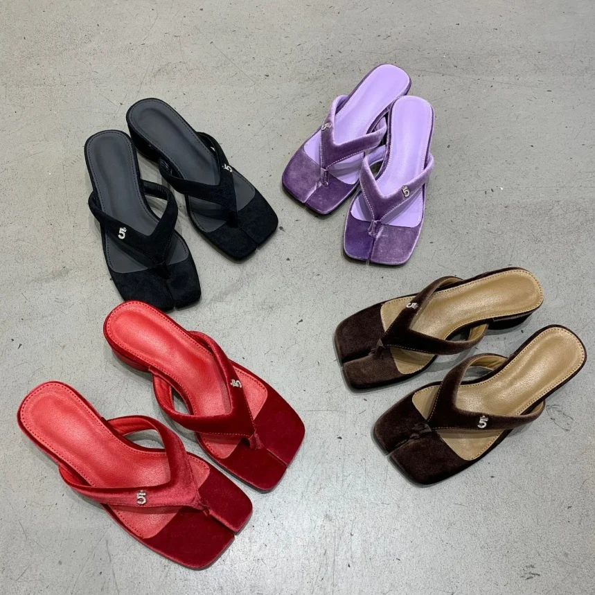 Square Head Slope Heel Toe Flip Flops Metal Buckle Decorative Sandals Wearing High-End High Heels Outside Comfortable Slippers