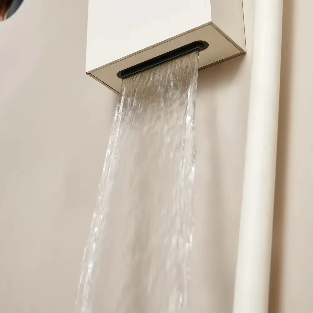 Nuovo set doccia a due maniglie quattro funzioni con montaggio a parete in ottone