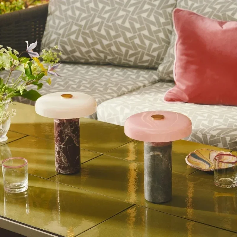 مصباح طاولة فاخر من الزجاج وال - مراجعة Decor Lighting Uk وسعره