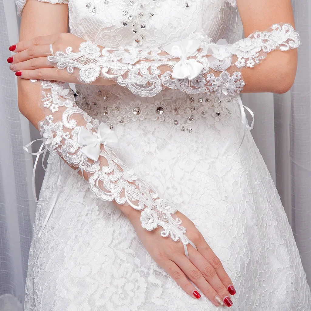 Guantes de encaje sin dedos blancos para mujer con perlas para fiesta nupcial vestido de novia hasta el codo guantes de novia en Stock