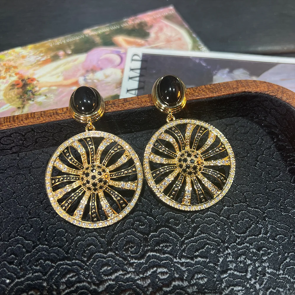 

New Designer Charm Black Rhinestone Round Pendant Women's' Earrings Fashionable Charming Sexy Gilded Gemstone Party Earrings