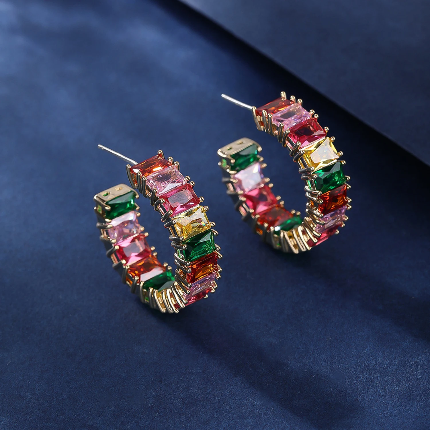 

Модные красные, белые, зеленые серьги-кольца с кристаллами кубического циркония, круглые серьги-кольца, женские ювелирные изделия, подарок CE12177