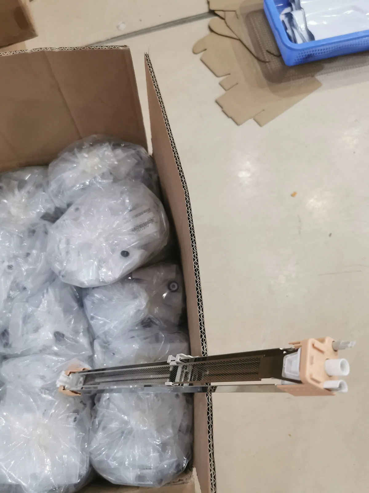 

1pcs. 013R00650 Compatible Charge Corona Unit Replacement for Xerox DC 240 250 242 252 DC240 550 560 570 C75 700 Digital Color