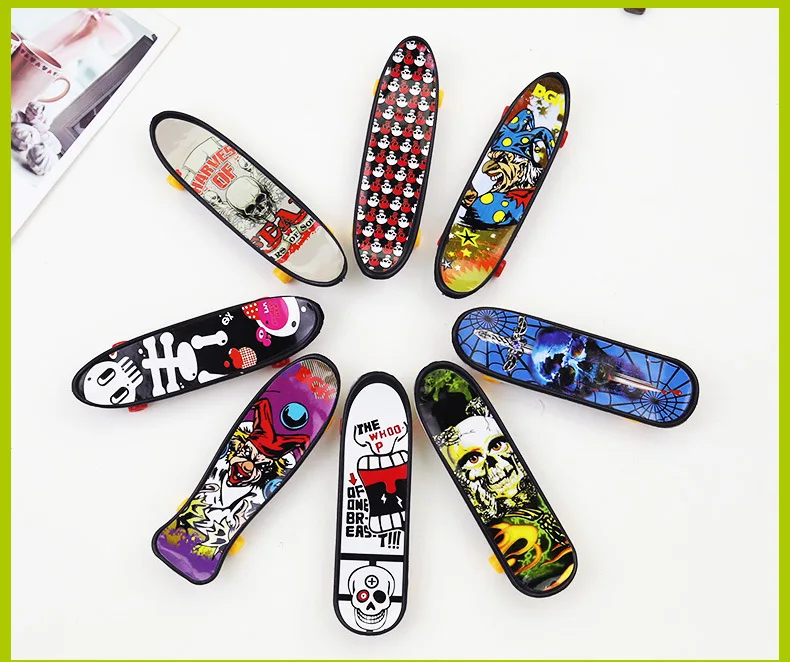 10 stks/zak Mini Plastic Vinger Skateboard Vinger Board Vinger Scooter Kinderen Speelgoed Cool Stuff Gadgets Feestartikelen Creatief Cadeau Speelgoed