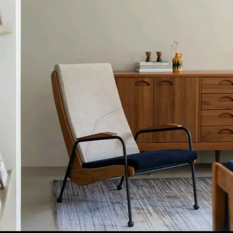 

Гардеробный прием Дизайнерский одиночный скандинавский стул Свет Роскошная игра Минималистичный напольный стул Балконная мебель Cadeira