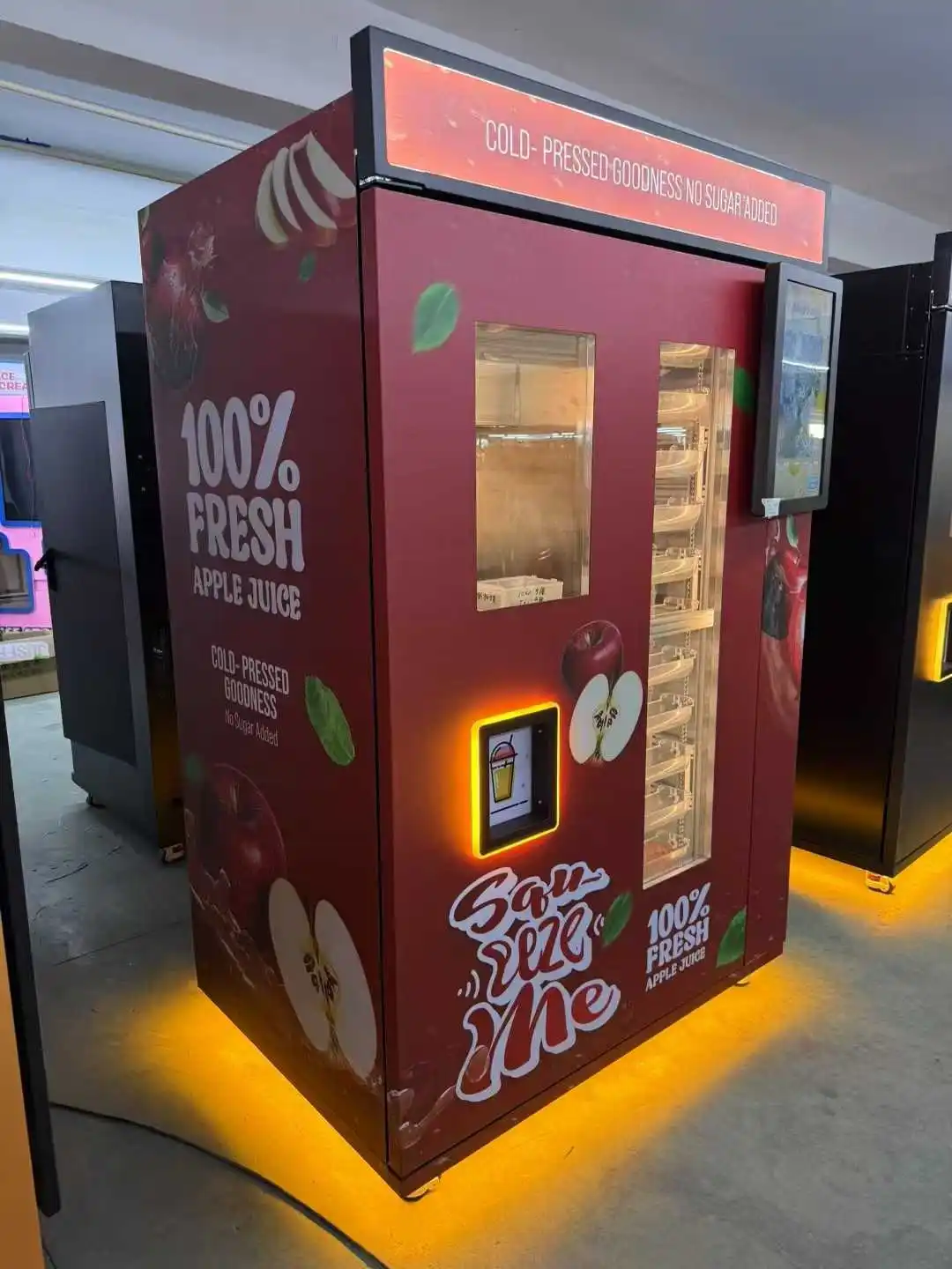 Customized Fresh Orange Juice Vending Machine Coin Operated Juice Box Vending Machine Professional Grade Equipment