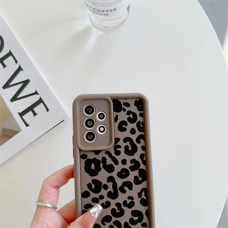 Etui na Xiaomi POCO X7 X6 Pro X5 M7 M6 F5 F7 Mi 15 Ultra 14T Pro 14 13T 12 13 11 Lite 5G NE 12T Silikonowe z nadrukiem w panterkę
