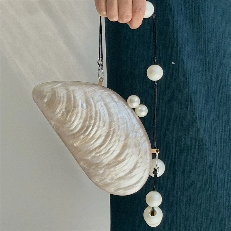 Bolso de mujer con personalidad de moda europea y americana, bolso cruzado Diagonal de un solo hombro con cadena de forma cóncava acrílica de concha de almeja