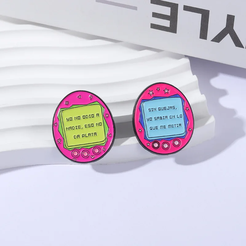 Lapel Pins Retro game console design badge Spanish fun slogan brooch personalized bag clothing decoration pin Badges On Backpack