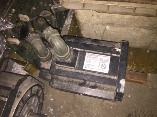 USAFED-20C22K   servo motor    ,   In good working condition, free shipping    a