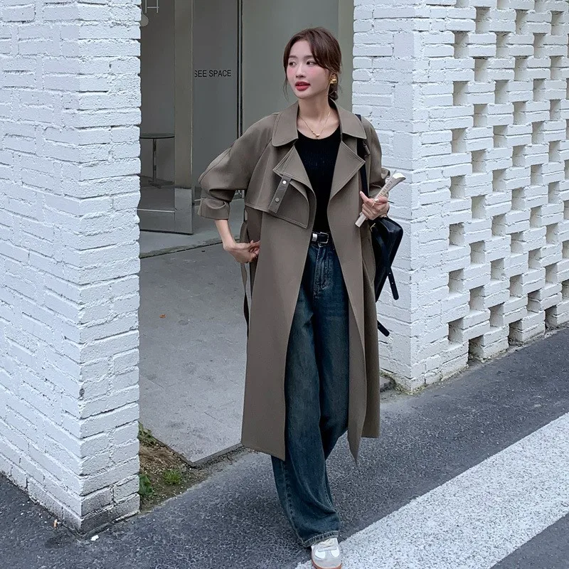 

A new design of women's trench coat mid-length overcoat with unique and elegant style