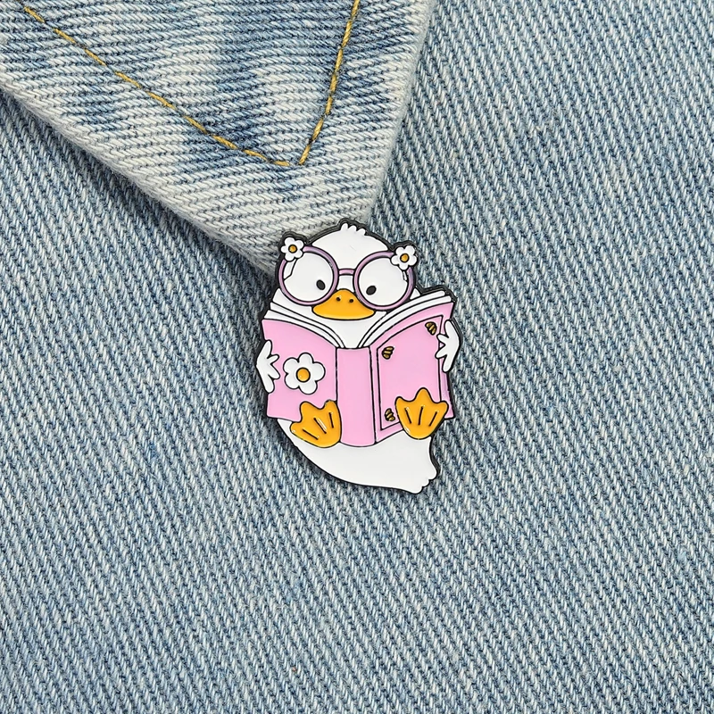 Funny Duck Reading Enamel Pins Bookish Brooches Lapel Badges Cute Cartoon Animal Book Jewelry Gift for Reader Friends