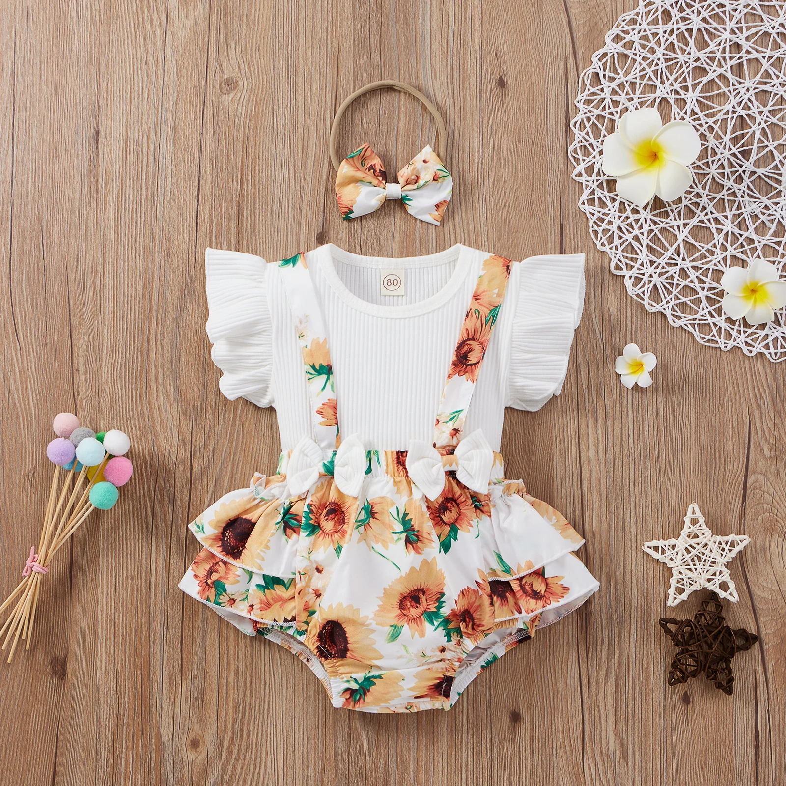 

3PCS summer explosion cute sweet wind solid color small flying sleeve top + sunflower strap crawling suit.
