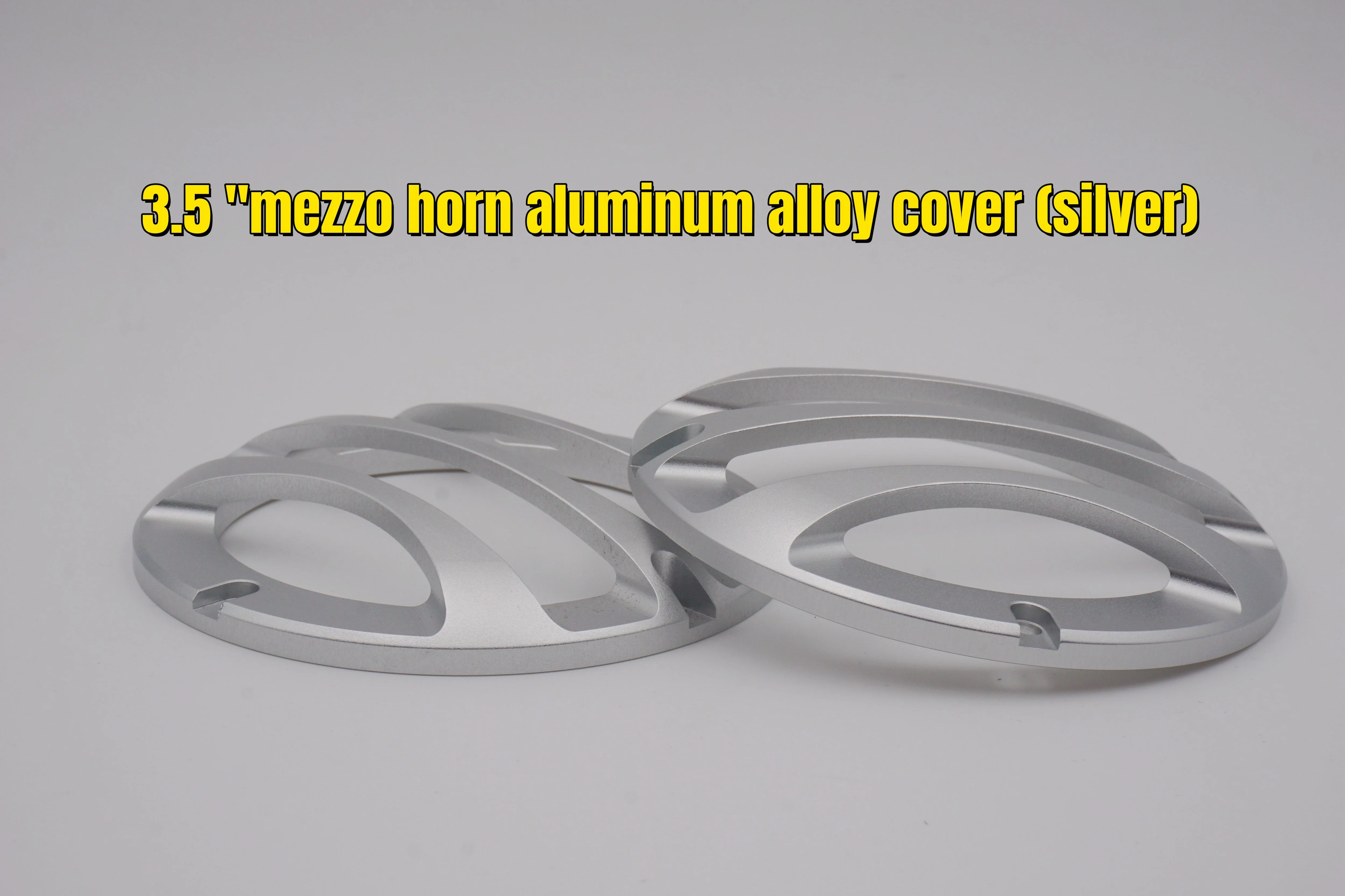 2 PCS DIY 3.5-inch car audio mid-range speaker protective cover made of aluminum material, with a mesh cover and metal guard.