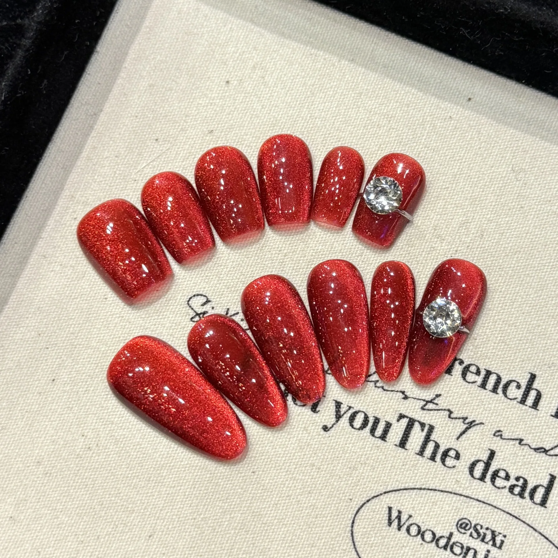 Handmade Press on Nails Glossy Red Cat Eye Fake Nails Full Cover Wearable New Year Large Crystal Design False Nail Patches