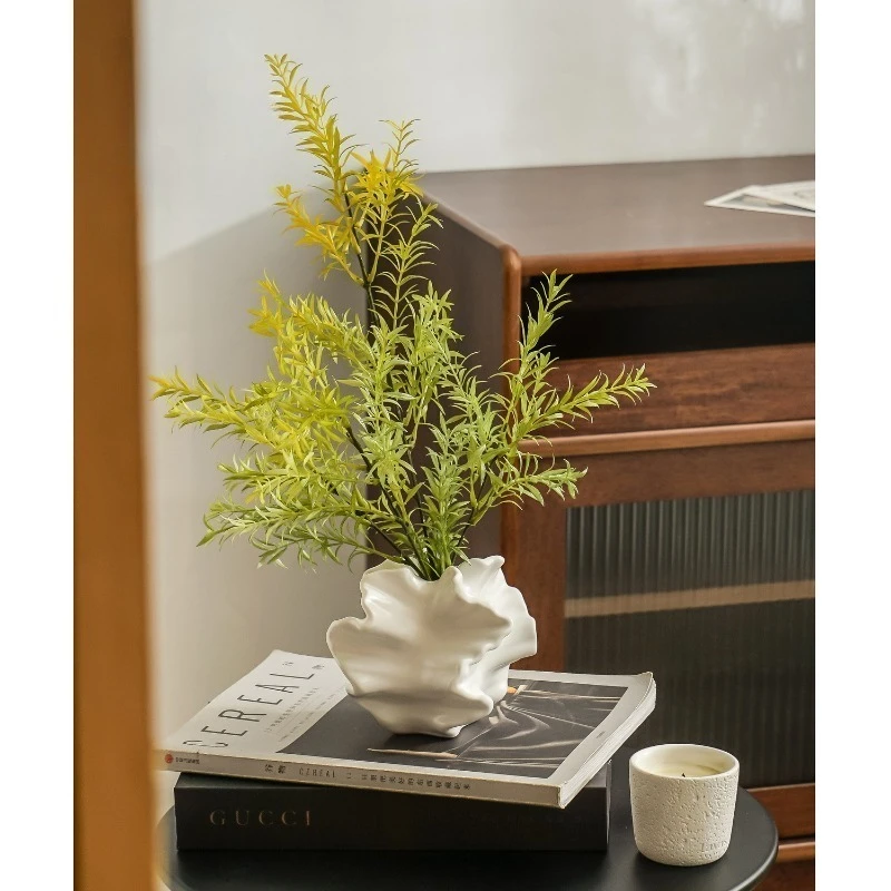 レトロアートセラミック花瓶、モダンなわびさびスタイルのパーソナライズされた高価値セラミック花瓶、北欧インスタイルの家の装飾オーナメント