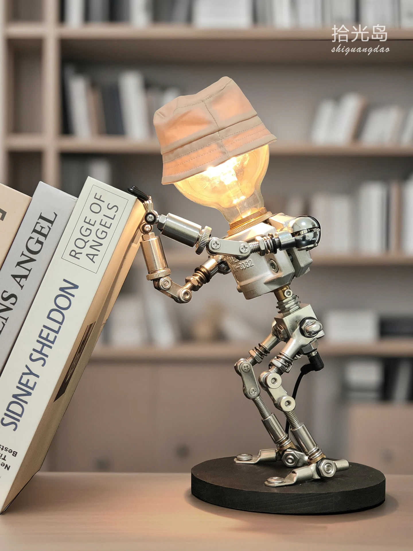 Robot Decorative Desk Lamp Male Gift Birthday Practical Creative Gift Handheld Office Desktop Ornament Retro Lamp