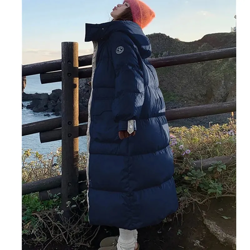 2025 Winter Weiße Ente Unten Jacke frauen Neue Über Knie Lose Dicken Hoodie Puffer Mantel Weibliche Winddicht Schnee Hecht mäntel