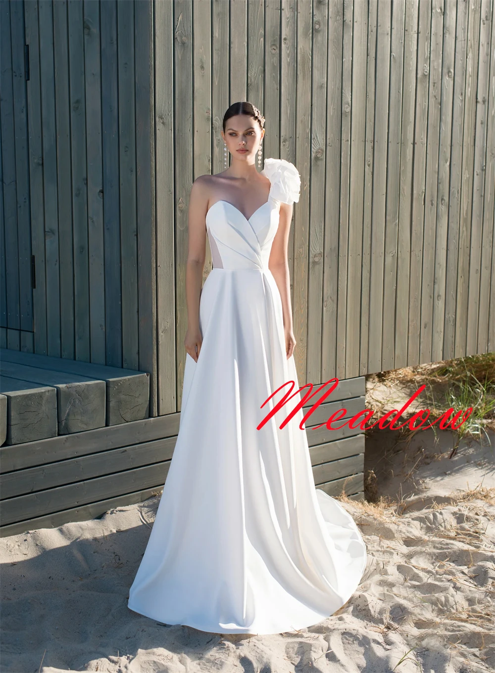 사용자 정의 절묘한 흰색 Organza 웨딩 드레스 고품질 Strapless 오프 어깨 짧은 소매 채플 트레인 신부 가운