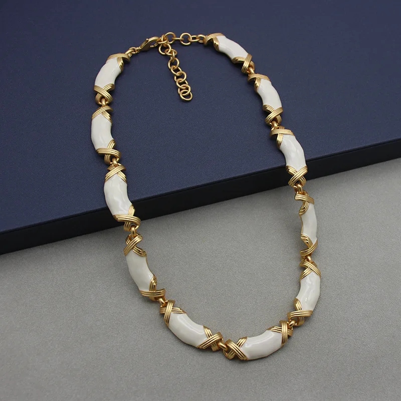 

Vintage Jewelry White Enamel Set Elegant Heavy Industry Classic Geometric Necklace